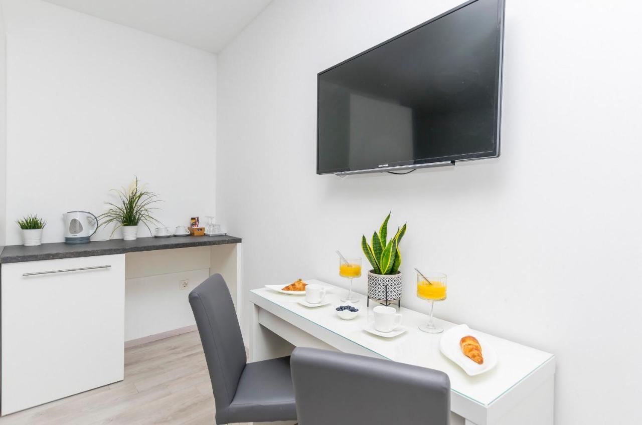 Apartments And Rooms Adriatic Suites シベニク エクステリア 写真