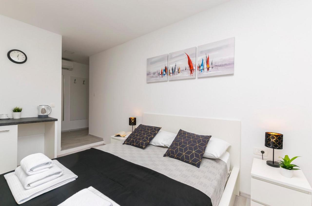 Apartments And Rooms Adriatic Suites シベニク エクステリア 写真