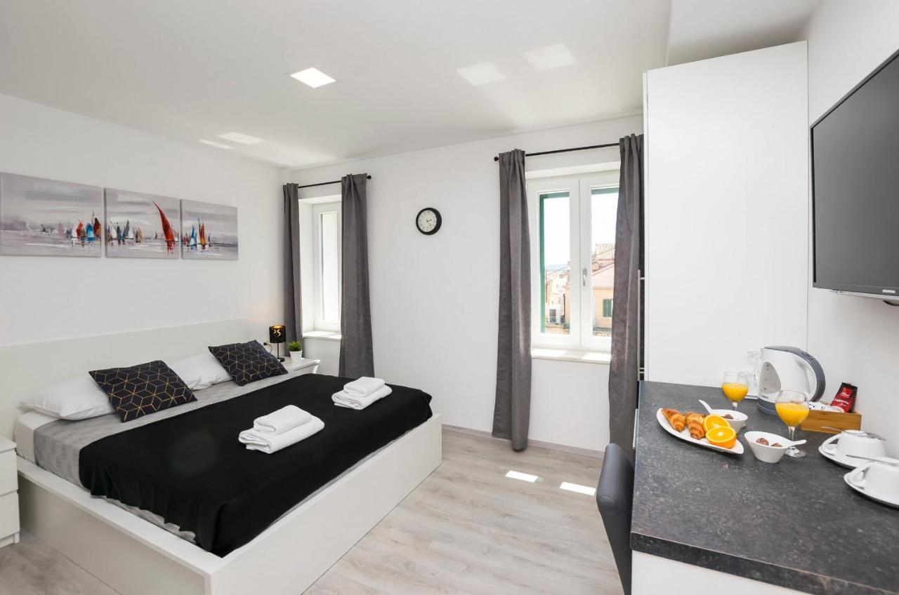 Apartments And Rooms Adriatic Suites シベニク エクステリア 写真