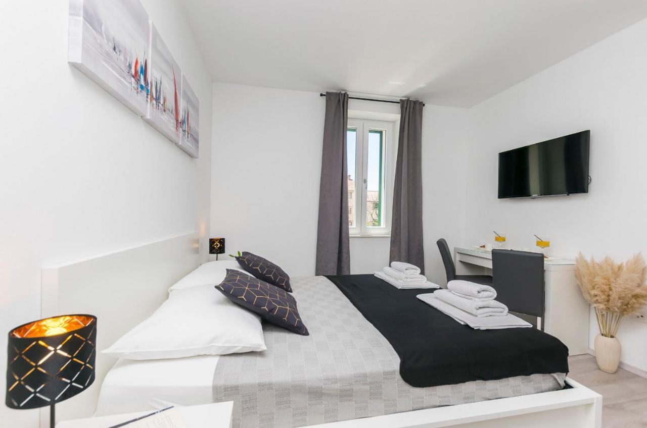 Apartments And Rooms Adriatic Suites シベニク エクステリア 写真