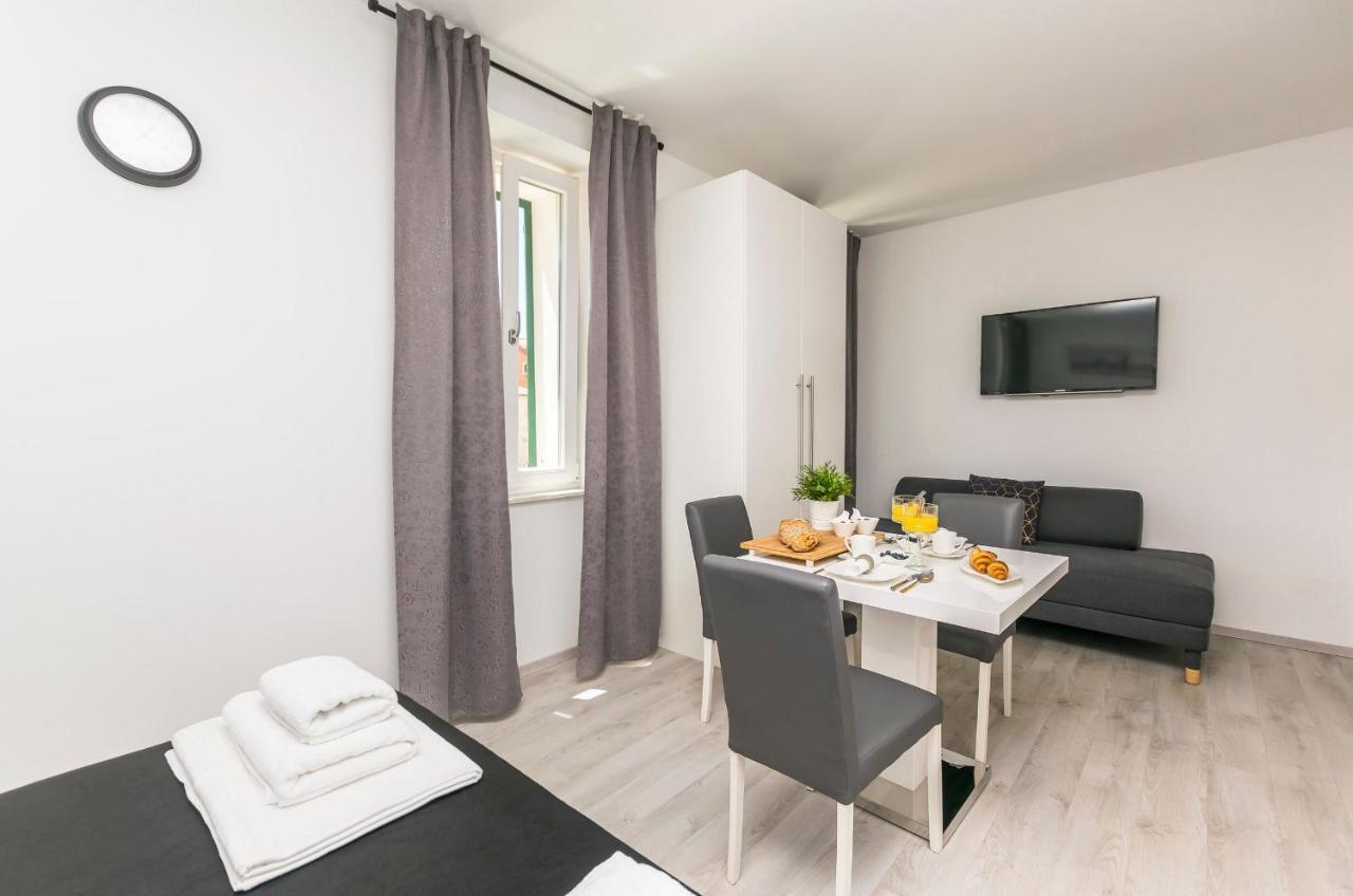 Apartments And Rooms Adriatic Suites シベニク エクステリア 写真