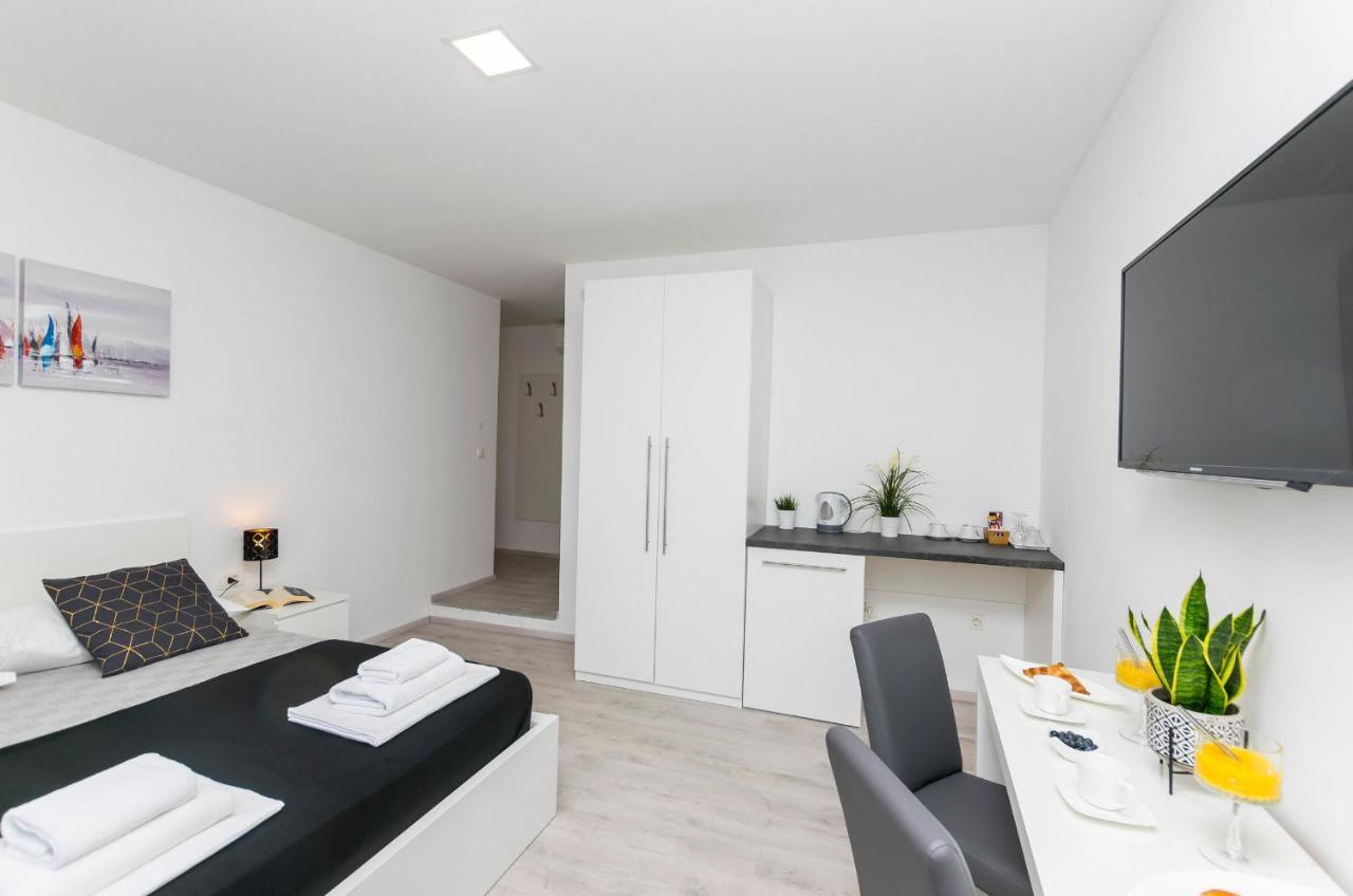 Apartments And Rooms Adriatic Suites シベニク エクステリア 写真