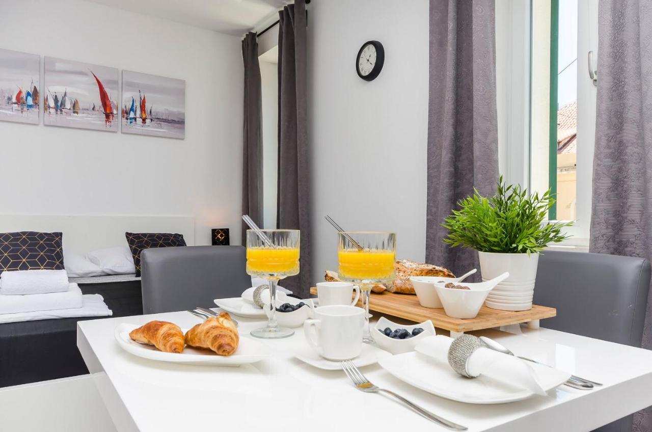 Apartments And Rooms Adriatic Suites シベニク エクステリア 写真