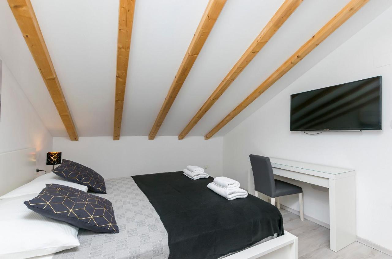 Apartments And Rooms Adriatic Suites シベニク エクステリア 写真