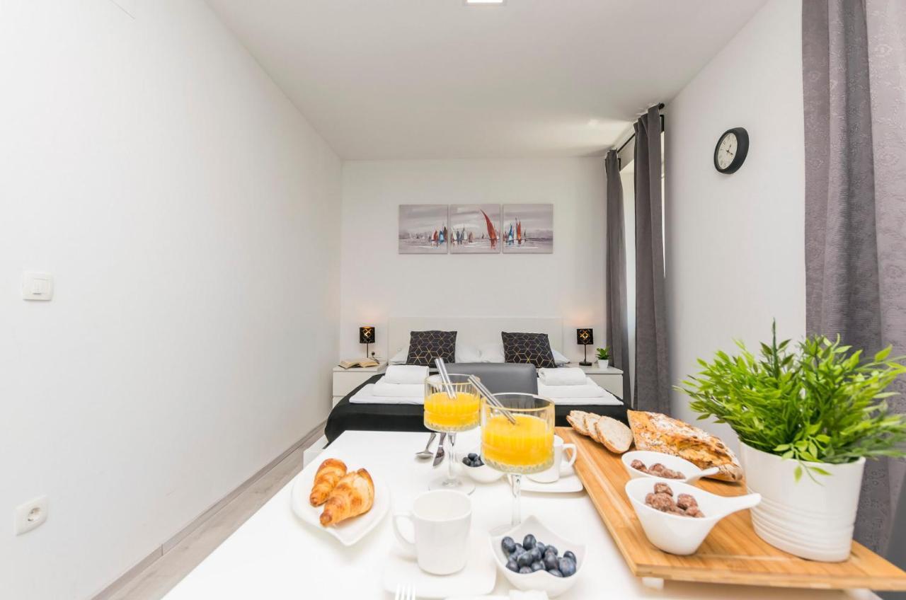 Apartments And Rooms Adriatic Suites シベニク エクステリア 写真