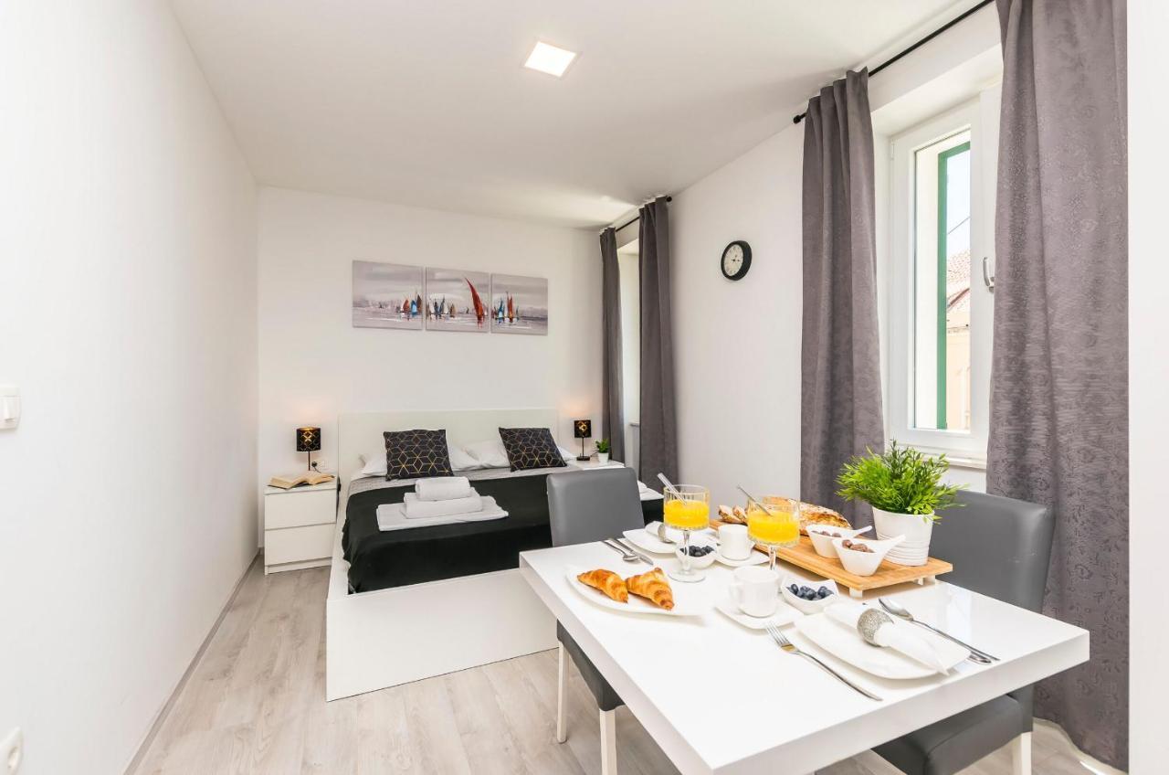 Apartments And Rooms Adriatic Suites シベニク エクステリア 写真