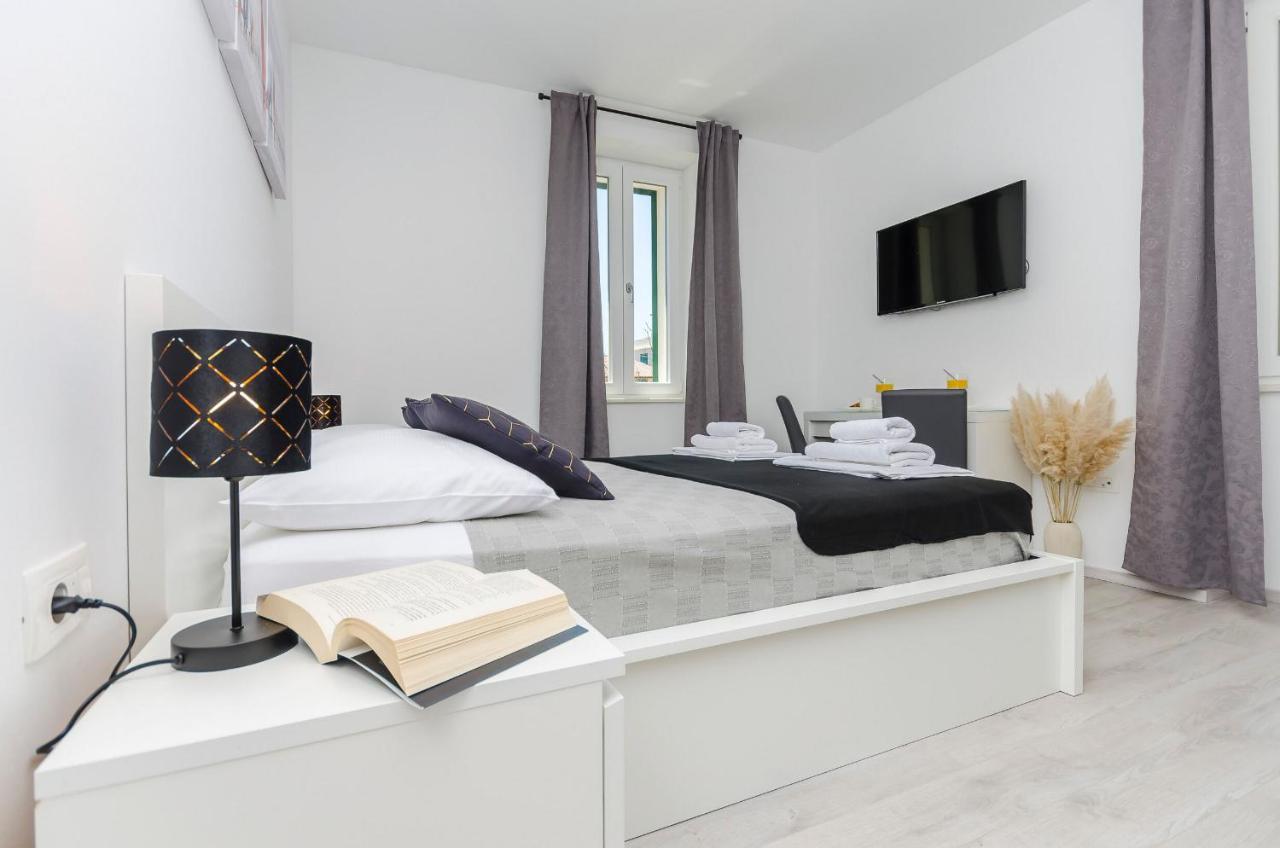 Apartments And Rooms Adriatic Suites シベニク エクステリア 写真