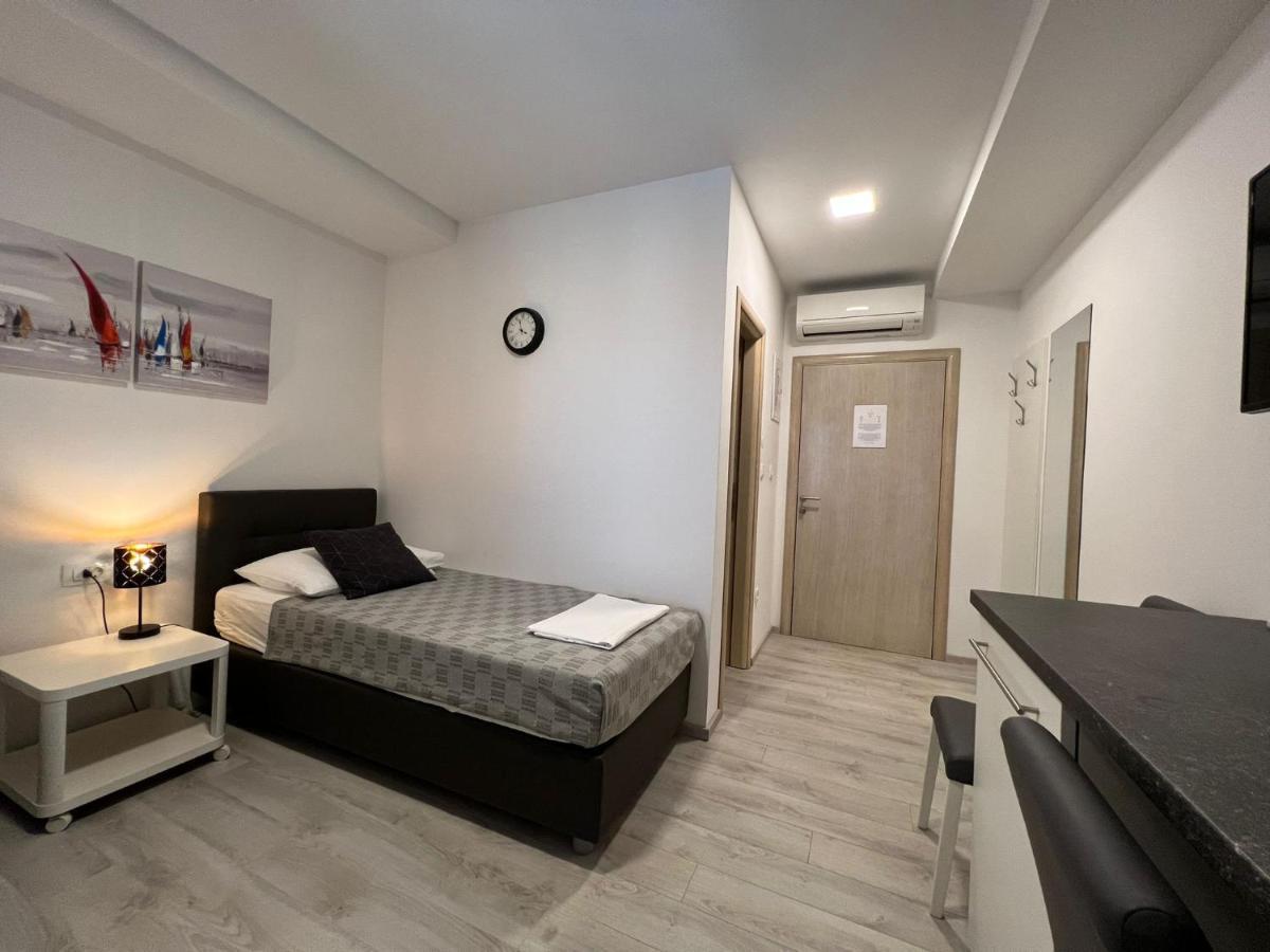 Apartments And Rooms Adriatic Suites シベニク エクステリア 写真