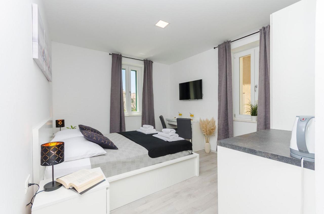 Apartments And Rooms Adriatic Suites シベニク エクステリア 写真