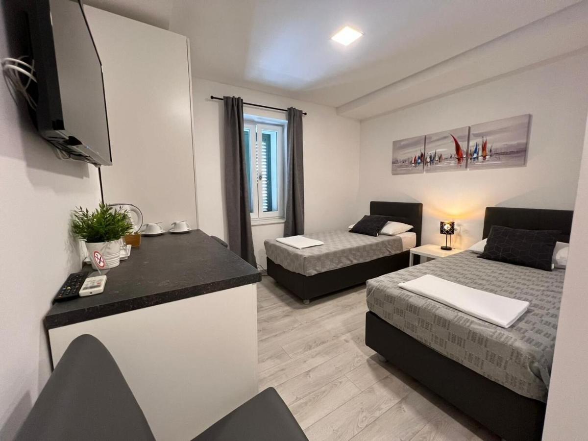 Apartments And Rooms Adriatic Suites シベニク エクステリア 写真
